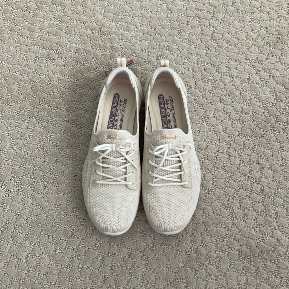 NWT Skechers Newbury St. Women's Memory Foam Shoes 7.5. Cream off white.